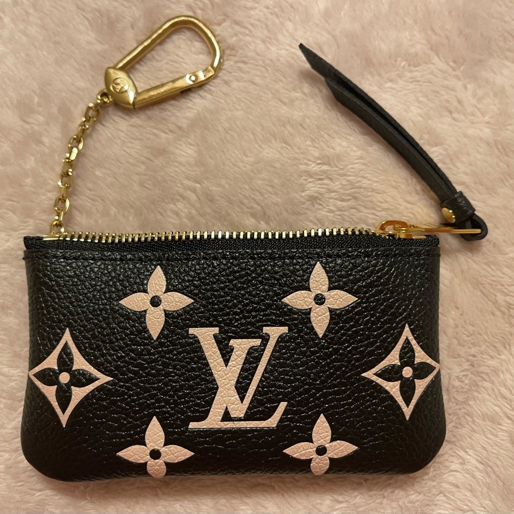 ♥️Authentic Louis Vuitton Key Pouch♥️